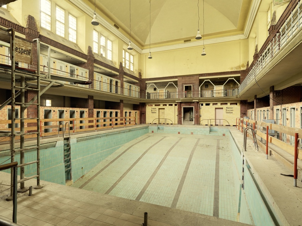 Frauenschwimmhalle Duschbereich – Heutiger Zustand